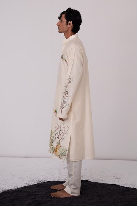 Wabi Sabi By Anshum-Ritesh_Ivory Chanderi Bengal Tiger Hand Painted Kurta Set _Online_at_Aza_Fashions