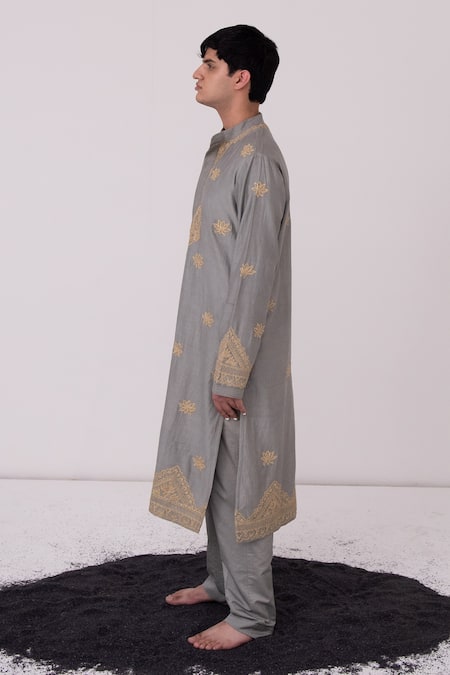 Wabi Sabi By Anshum-Ritesh Silver Chanderi Dori, Lotus, Marodi Embroidered Kurta Set Online at Aza Fashions Wabi Sabi By Anshum-Ritesh_Silver Chanderi Dori, Lotus, Marodi Embroidered Kurta Set _Online_at_Aza_Fashions