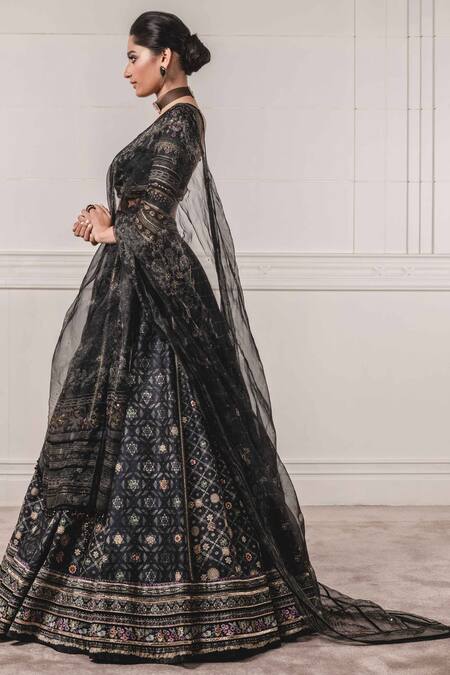 Buy_Tarun Tahiliani_Black Silk, Chanderi U Neck Lehenga Set_Online_at_Aza_Fashions