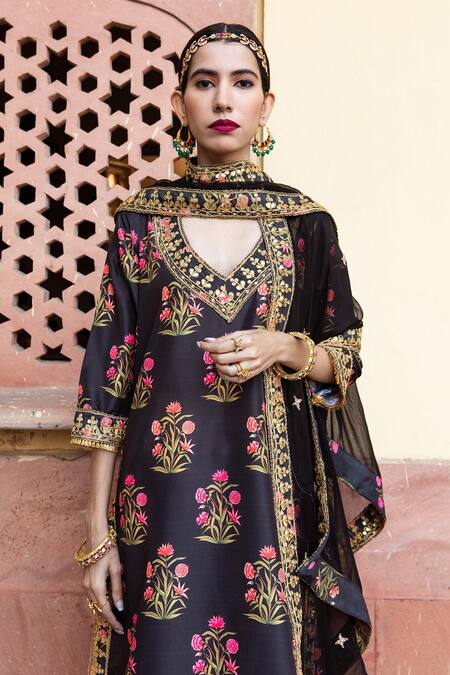 Shop_Gulabo Jaipur_Black Opada Silk Dupatta Chiffon Leaf Neck Mehreen Floral Print Kurta Set_Online_at_Aza_Fashions