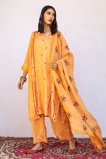 Gulabo Jaipur_Orange Dupatta Organza, Kurta And Pant Raw Silk Floral Amaira Embroidered Set _Online_at_Aza_Fashions