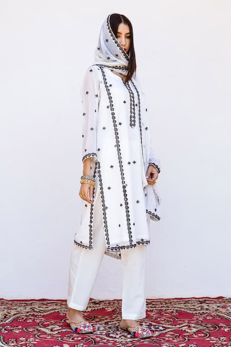 Gulabo Jaipur_White Kurta And Dupatta Georgette, Pant Cotton Floral Jhalak Embroidered Set _Online_at_Aza_Fashions