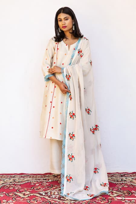 Gulabo Jaipur_White Dupatta Organza, Kurta And Pant Raw Silk Floral Amaira Embroidered Set _Online_at_Aza_Fashions