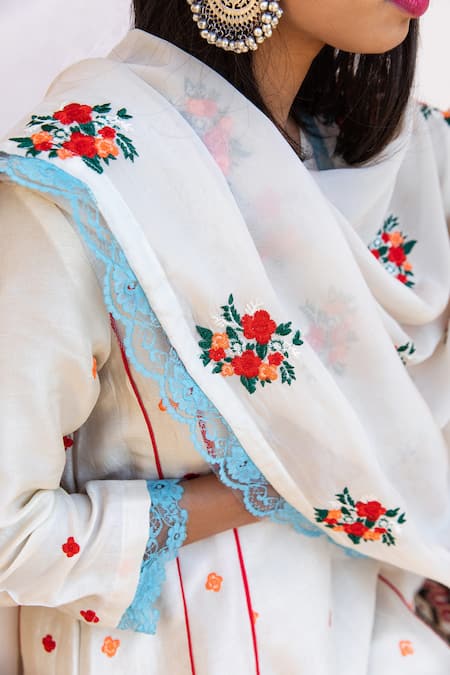 Gulabo Jaipur_White Dupatta Organza, Kurta And Pant Raw Silk Floral Amaira Embroidered Set _at_Aza_Fashions
