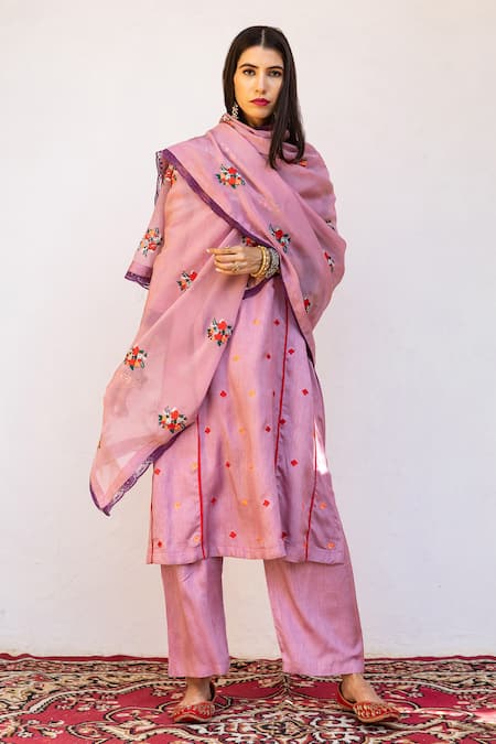 Gulabo Jaipur_Purple Dupatta Organza, Kurta And Pant Raw Silk Floral Amaira Embroidered Set _Online_at_Aza_Fashions