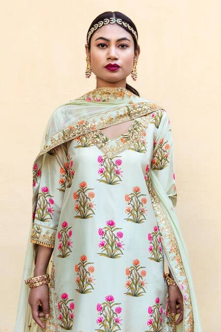 Buy Gulabo Jaipur White Opada Silk Dupatta Chiffon Leaf Neck Mehreen Floral Print Kurta Set Online at Aza Fashions Buy_Gulabo Jaipur_White Opada Silk Dupatta Chiffon Leaf Neck Mehreen Floral Print Kurta Set_Online_at_Aza_Fashions