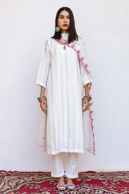 Gulabo Jaipur_Pink Dupatta Organza, Kurta And Pant Raw Silk Floral Barkha Embroidered Set_Online_at_Aza_Fashions