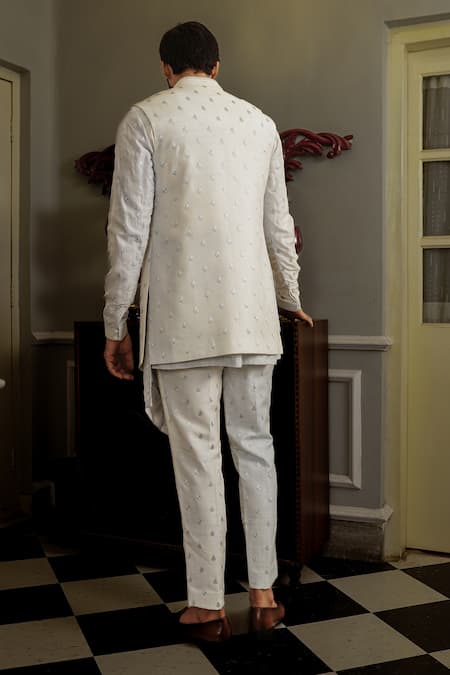 Shop Yajy By Aditya Jain Blue Silk Floral Kirtti Bundi And Kurta Set at Aza Fashions Shop_Yajy By Aditya Jain_Blue Silk Floral Kirtti Bundi And Kurta Set _at_Aza_Fashions