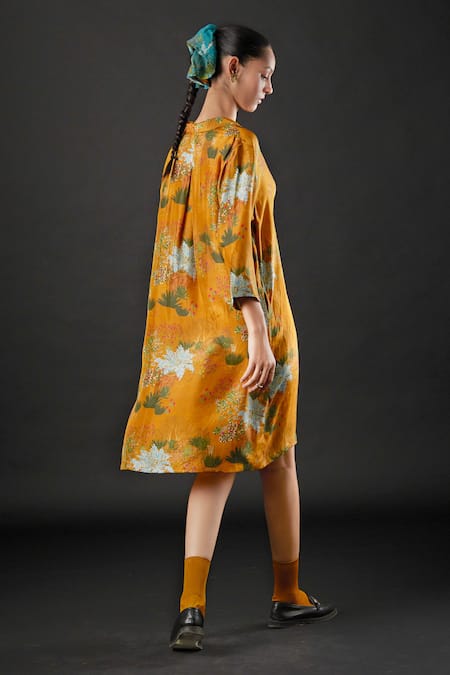 Buy Yavi Yellow Silk Tropical Spread Collar Syvan Print Dress Online at Aza Fashions Buy_Yavi_Yellow Silk Tropical Spread Collar Syvan Print Dress_Online_at_Aza_Fashions