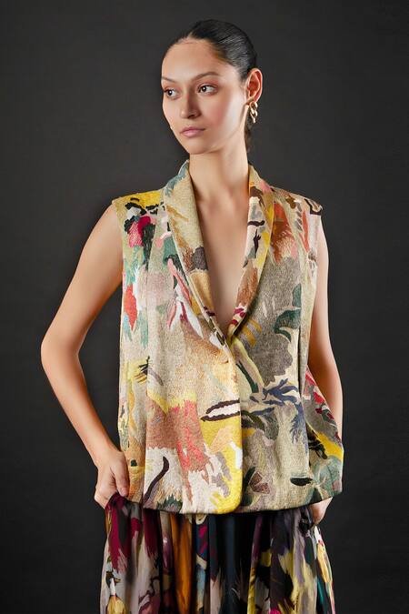 Shop Yavi Ivory 100% Silk Stroke Shawl Collar Kana Embroidered Jacket Online at Aza Fashions Shop_Yavi_Ivory 100% Silk Stroke Shawl Collar Kana Embroidered Jacket _Online_at_Aza_Fashions