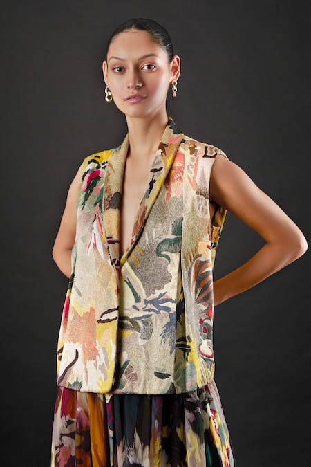 Yavi Ivory 100% Silk Stroke Shawl Collar Kana Embroidered Jacket at Aza Fashions Yavi_Ivory 100% Silk Stroke Shawl Collar Kana Embroidered Jacket _at_Aza_Fashions