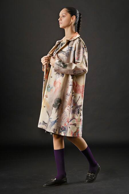 Shop Yavi Ivory 100% Wool Felt Stroke Peter Pan Collar Hersilia Hand Painted Jacket Online at Aza Fashions Shop_Yavi_Ivory 100% Wool Felt Stroke Peter Pan Collar Hersilia Hand Painted Jacket _Online_at_Aza_Fashions