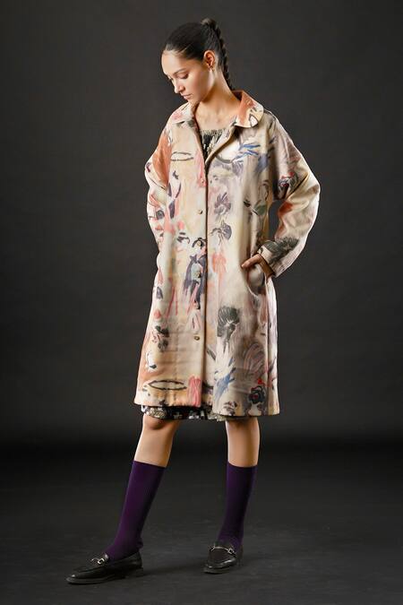 Yavi Ivory 100% Wool Felt Stroke Peter Pan Collar Hersilia Hand Painted Jacket at Aza Fashions Yavi_Ivory 100% Wool Felt Stroke Peter Pan Collar Hersilia Hand Painted Jacket _at_Aza_Fashions