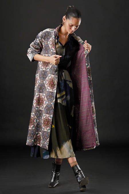 Yavi Grey 100% Silk Velvet Kaleidoscopic Block Collared Yami Geometric Print Jacket Online at Aza Fashions Yavi_Grey 100% Silk Velvet Kaleidoscopic Block Collared Yami Geometric Print Jacket _Online_at_Aza_Fashions