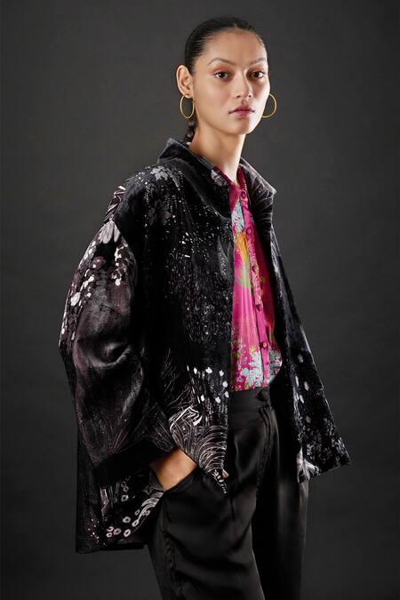 Yavi Black 100% Silk Velvet Floral Open Ciara Embroidered Jacket Online at Aza Fashions Yavi_Black 100% Silk Velvet Floral Open Ciara Embroidered Jacket _Online_at_Aza_Fashions