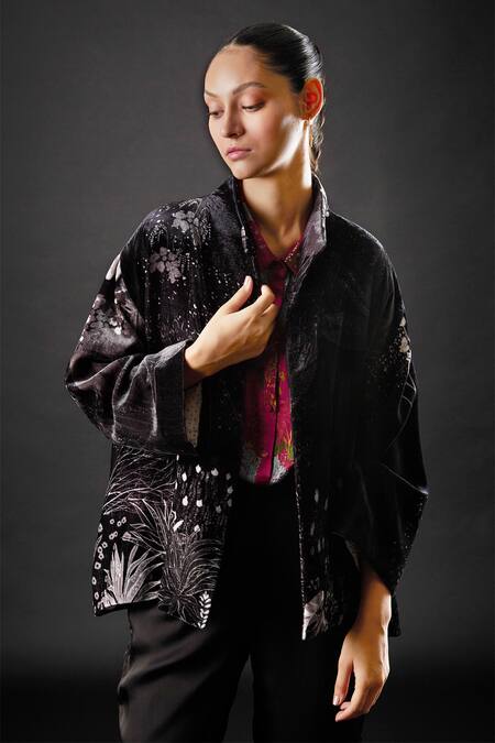 Buy Yavi Black 100% Silk Velvet Floral Open Ciara Embroidered Jacket Online at Aza Fashions Buy_Yavi_Black 100% Silk Velvet Floral Open Ciara Embroidered Jacket _Online_at_Aza_Fashions