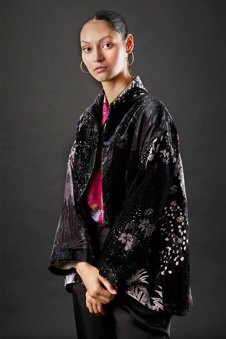 Shop Yavi Black 100% Silk Velvet Floral Open Ciara Embroidered Jacket Online at Aza Fashions Shop_Yavi_Black 100% Silk Velvet Floral Open Ciara Embroidered Jacket _Online_at_Aza_Fashions