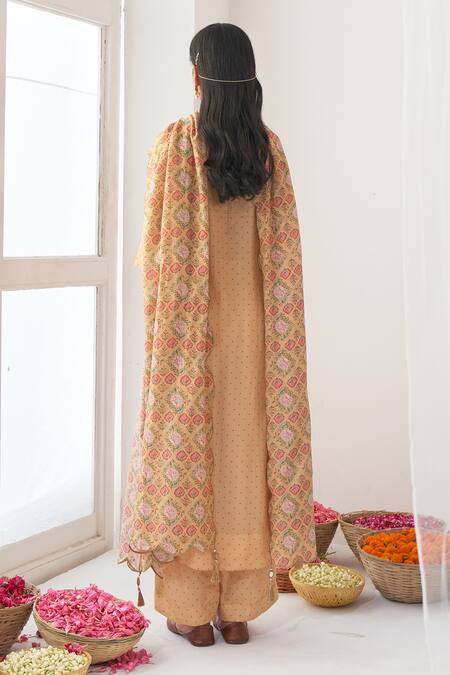 Shop Negra Elegante Yellow Chanderi, Cotton Silk Digital Print, Mirror Work V Neck Peony Kurta Set at Aza Fashions Shop_Negra Elegante_Yellow Chanderi, Cotton Silk Digital Print, Mirror Work V Neck Peony Kurta Set _at_Aza_Fashions