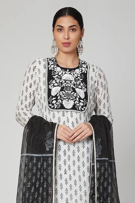 Yuvraani Jaipur White Organza, Muslin, Cotton Silk Round Block Print Kurta Set Online at Aza Fashions Yuvraani Jaipur_White Organza, Muslin, Cotton Silk Round Block Print Kurta Set _Online_at_Aza_Fashions