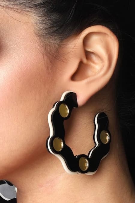 Buy The YV Brand By Yashvi Vanani Black Mirror The Wave Hoops Online at Aza Fashions Buy_The YV Brand By Yashvi Vanani_Black Mirror The Wave Hoops_Online_at_Aza_Fashions