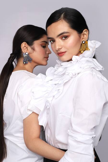 The YV Brand By Yashvi Vanani Brown Pearl And Stone Amoeba Stud Earrings Online at Aza Fashions The YV Brand By Yashvi Vanani_Brown Pearl And Stone Amoeba Stud Earrings_Online_at_Aza_Fashions