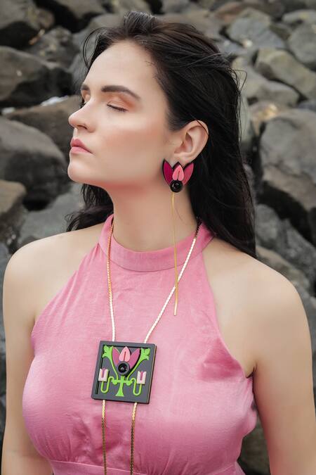 The YV Brand By Yashvi Vanani_Green Bead Amazon Lily Pendant Necklace_Online_at_Aza_Fashions