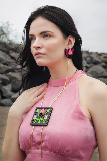 Buy_The YV Brand By Yashvi Vanani_Green Bead Amazon Lily Pendant Necklace_Online_at_Aza_Fashions