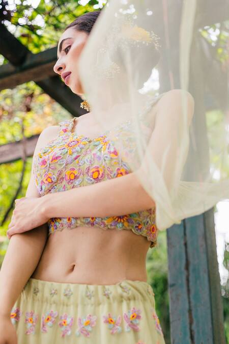 Buy_Tarini Vij_Green Net Lining Satin Pearl, Sequin, Thread, Cutdana Embroidered Lehenga Set _Online_at_Aza_Fashions