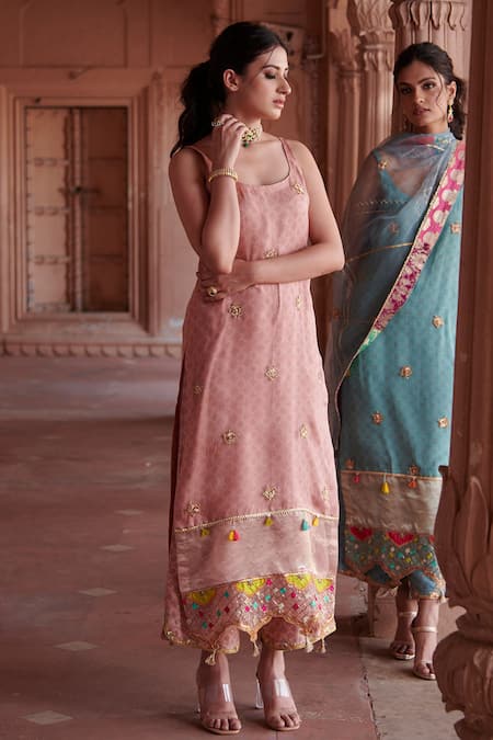 Rajiramniq_Pink Organza, Chanderi Round Printed Kurta Set _Online_at_Aza_Fashions