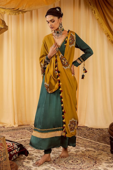 Shop Zariya The Label Green Modal Satin Thread And Mirror V Neck Flared Kurta Churidar Set at Aza Fashions Shop_Zariya The Label_Green Modal Satin Thread And Mirror V Neck Flared Kurta Churidar Set _at_Aza_Fashions