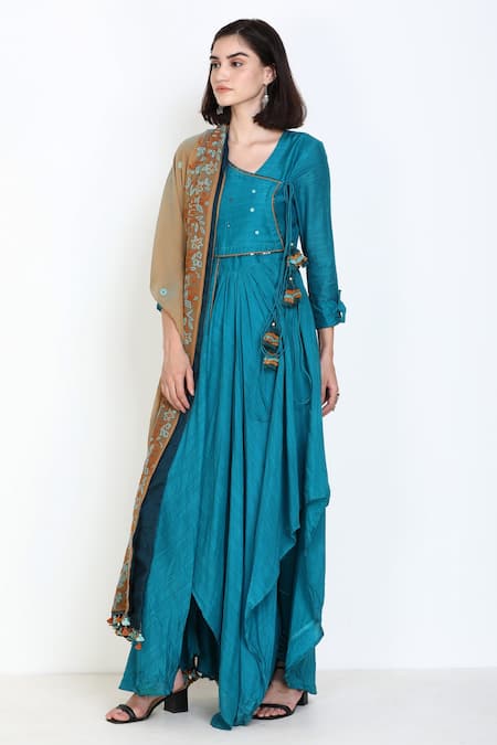 Zariya The Label Blue Slub Muslin Thread And Mirror V Neck Asymmetric Angarakha Kurta Churidar Set 