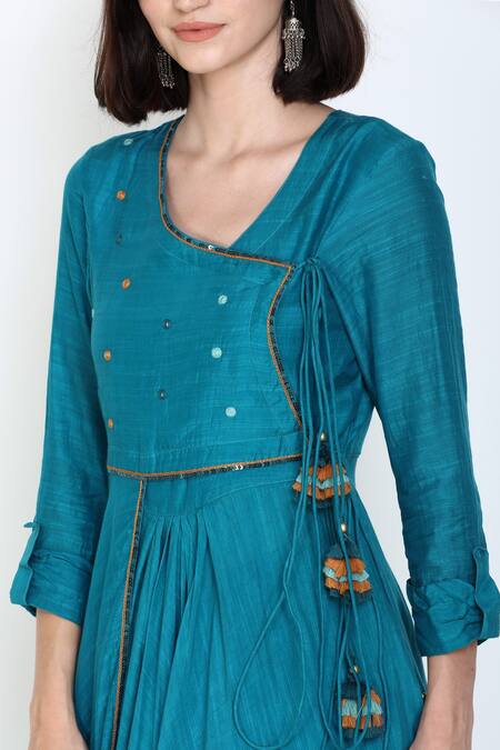 Zariya The Label Blue Slub Muslin Thread And Mirror V Neck Asymmetric Angarakha Kurta Churidar Set at Aza Fashions Zariya The Label_Blue Slub Muslin Thread And Mirror V Neck Asymmetric Angarakha Kurta Churidar Set _at_Aza_Fashions