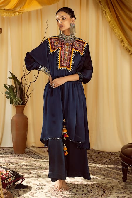 Shop_Zariya The Label_Blue Modal Satin Thread And Mirror Round Placement Embroidered Kaftan & Pant Set _at_Aza_Fashions