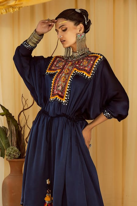 Zariya The Label_Blue Modal Satin Thread And Mirror Round Placement Embroidered Kaftan & Pant Set _Online_at_Aza_Fashions