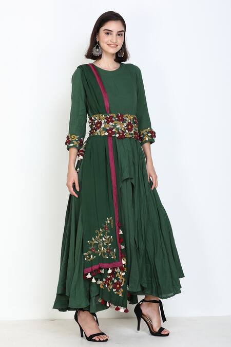 Zariya The Label Green Moss Crepe Thread Round Tiered Kurta Palazzo Set Online at Aza Fashions Zariya The Label_Green Moss Crepe Thread Round Tiered Kurta Palazzo Set _Online_at_Aza_Fashions