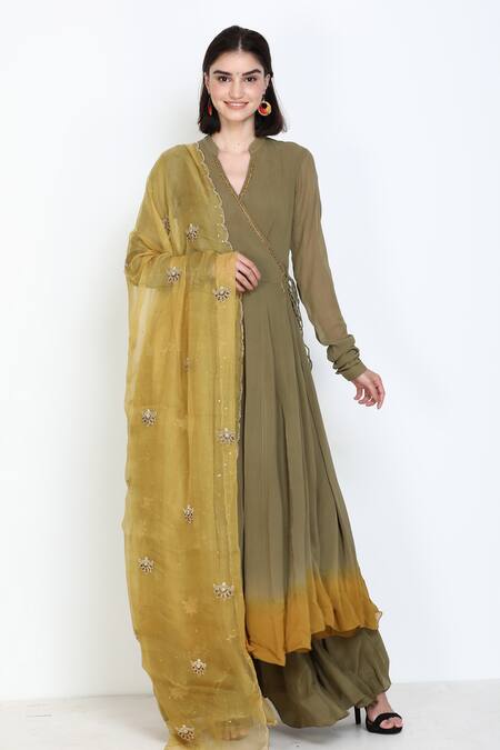 Buy Zariya The Label Green Georgette Thread And Beads V Neck Ombre Angarkha Kurta Skirt Set Online at Aza Fashions Buy_Zariya The Label_Green Georgette Thread And Beads V Neck Ombre Angarkha Kurta Skirt Set _Online_at_Aza_Fashions