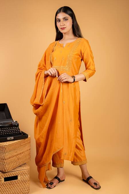 Ikshita Choudhary_Yellow Chanderi Silk Floral, Sequins Round Embroidered Kurta And Pant Set_Online_at_Aza_Fashions