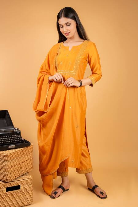 Buy_Ikshita Choudhary_Yellow Chanderi Silk Floral, Sequins Round Embroidered Kurta And Pant Set_Online_at_Aza_Fashions