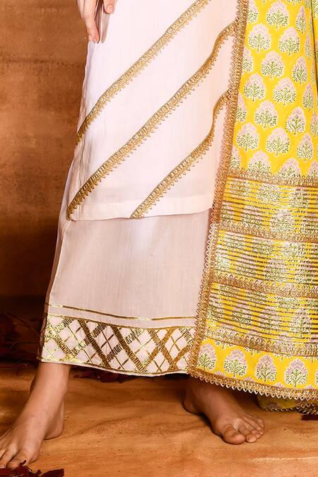 Amrita Artisanal Clothing_Pink Mul Mul Gota Embroidered Kurta Set_at_Aza_Fashions