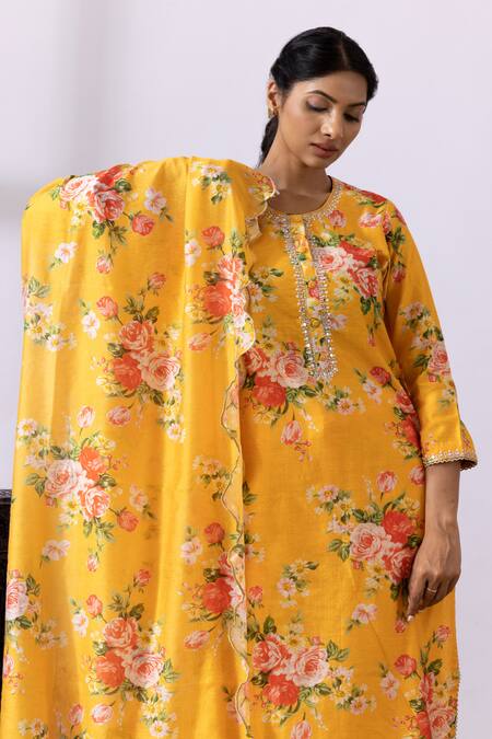 Abbaran_Yellow Chanderi Embroidery Round Neck Floral Printed Kurta Set_at_Aza_Fashions