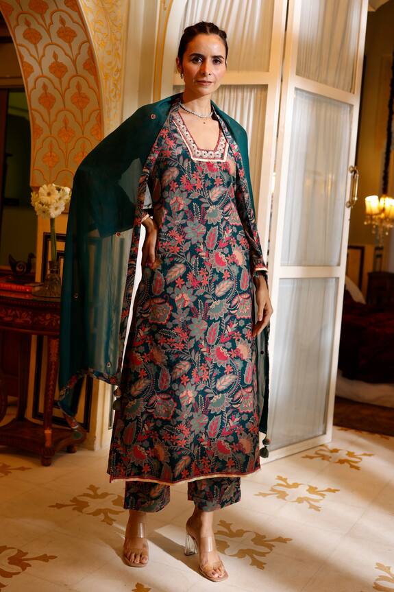 HARSHA KHATRY Velvet Flower Bouquet Print Kurta Set