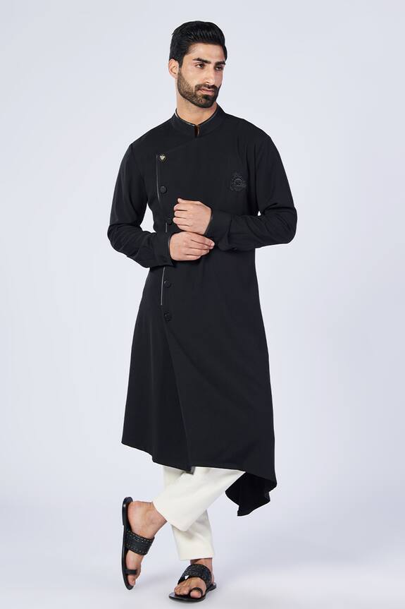 S&N by Shantnu Nikhil Placement Crest Embroidered Off-Centre Kurta