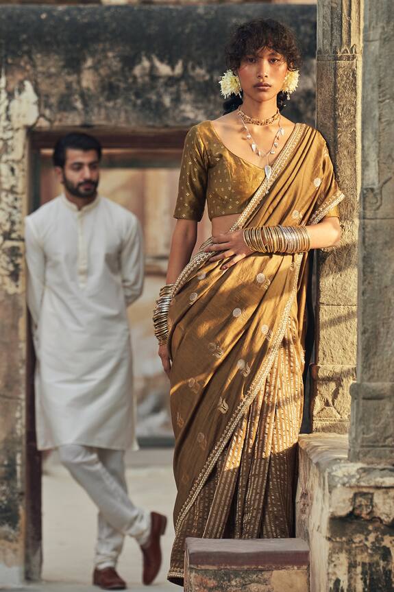 Taisha Floral & Striped woven Saree With Blouse