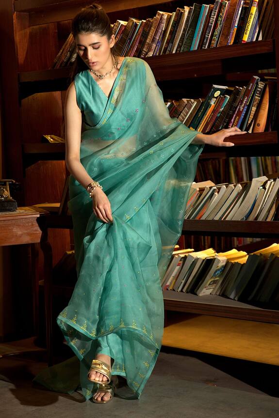 Deepthee Embroidered Saree With Blouse