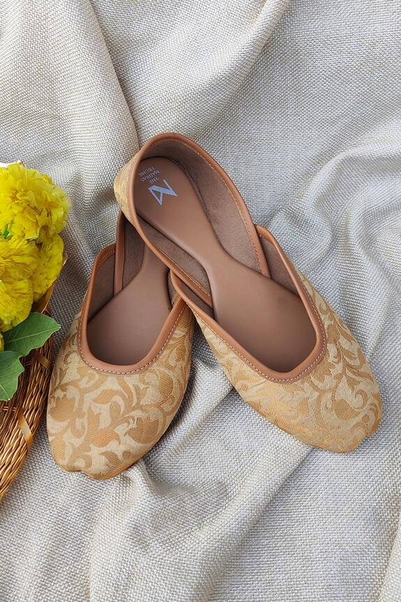 The Madras Trunk Leather Floral Woven Juttis