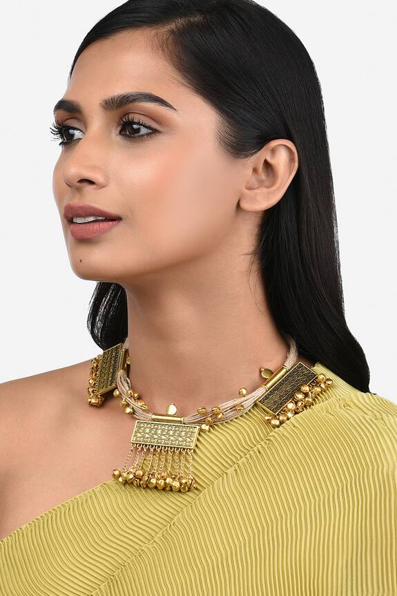 Ahaanya Carved Motif Jute Threaded Necklace