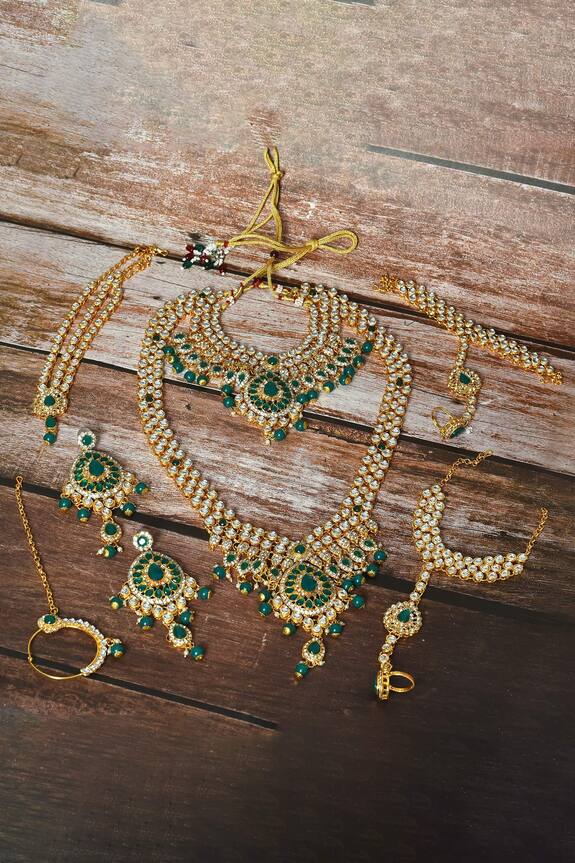 Nayaab by Aleezeh Kundan Embellished Necklace Set