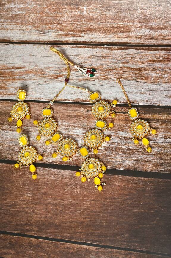 Nayaab by Aleezeh Floral Pattern Yellow Stone Necklace Set