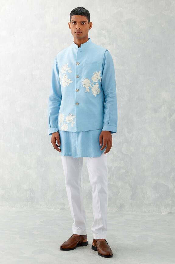 Devnaagri Blooming Flower Embroidered Bundi With Kurta Set
