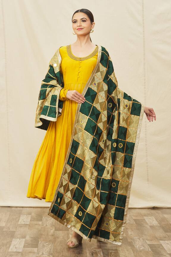Nazaakat by Samara Singh Phulkari Colorblock Dupatta